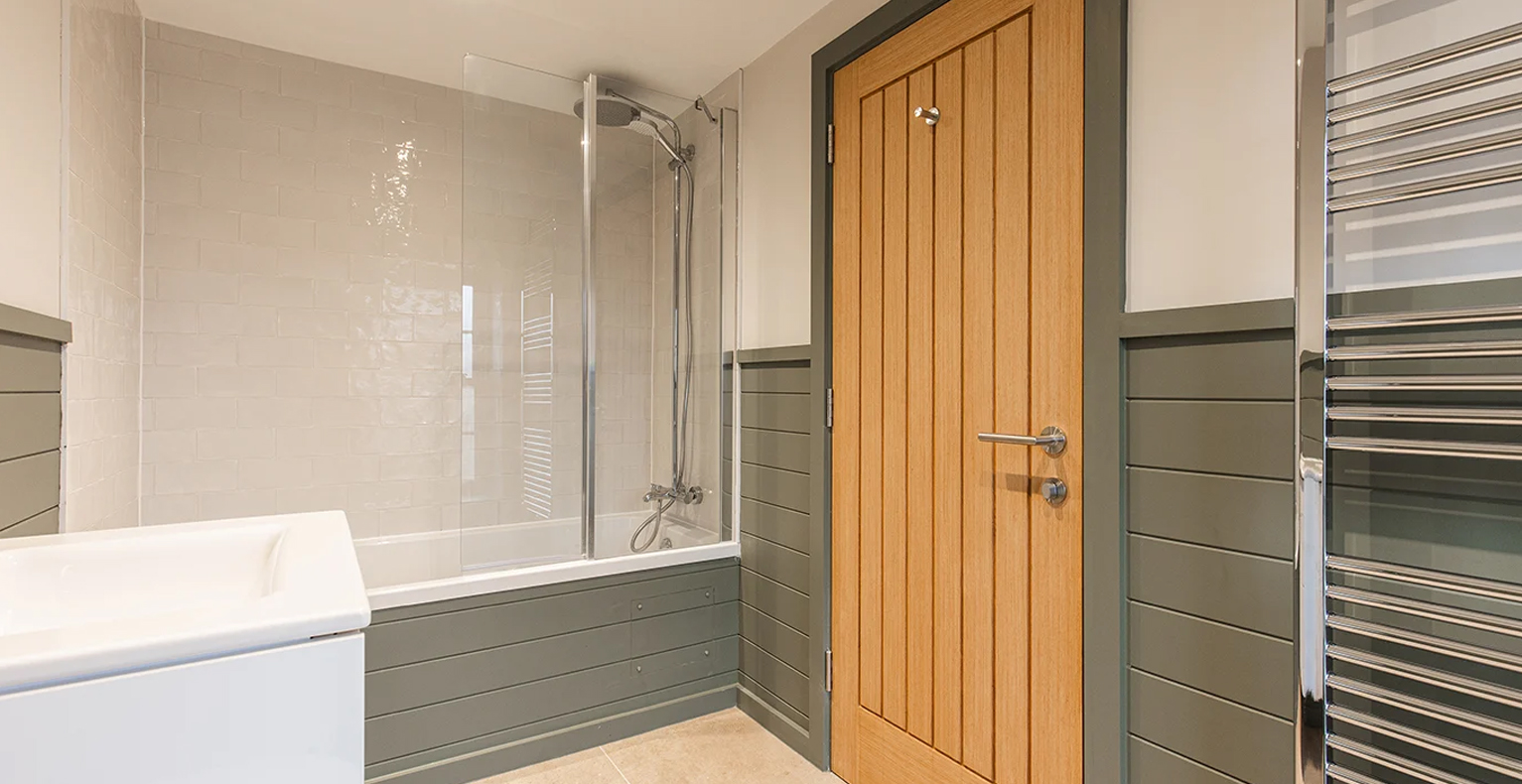 Fisher's Court bathroom